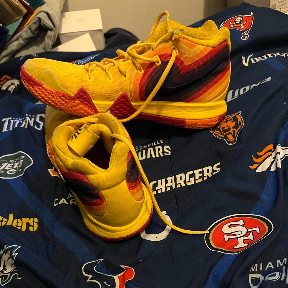 Kyrie Irving basketball shoe